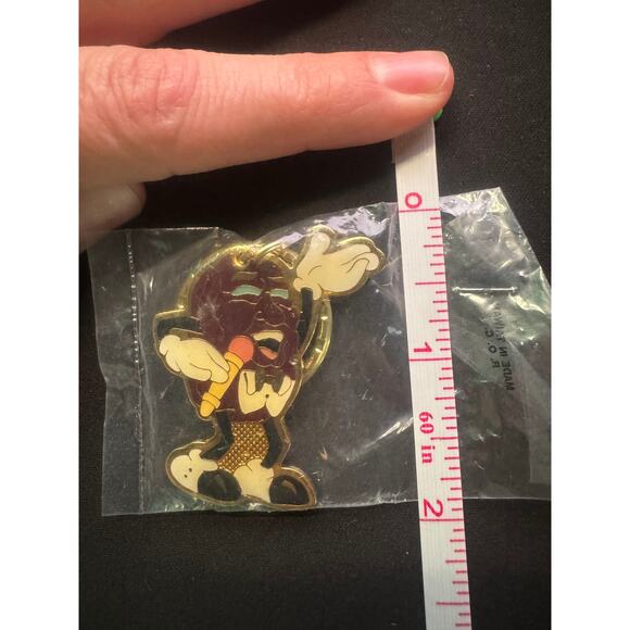 New Metal Enamel The California Raisins Band Sing Key Chain Vintage 1988 CALRAB - Picture 3 of 3